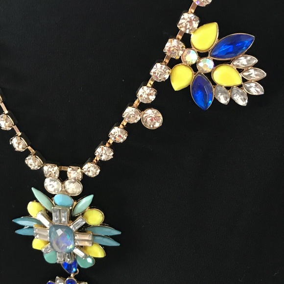 Necklace gold pastel flowers statement jewelry - Picture 6 of 7